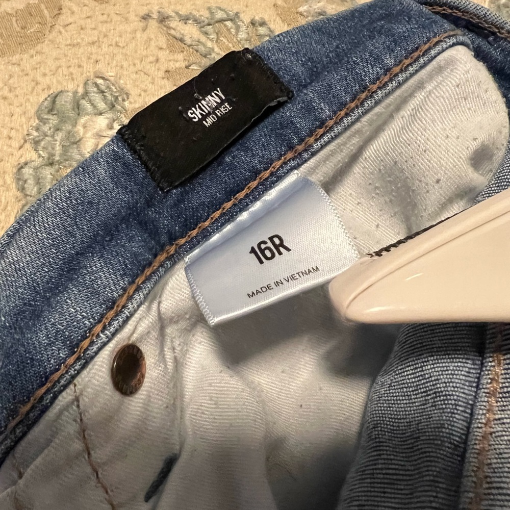 EXPRESS JEANS SKINNY RIPPED TORN MID RISE 16R! - Picture 6 of 7